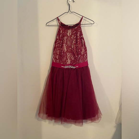 Beautiful graduation dress! Very comfortable, perfect condition! - Picture 1 of 4